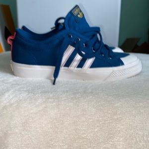 Adidas Nizza Retro Shoes. Men’s 6/Women’s 7.5